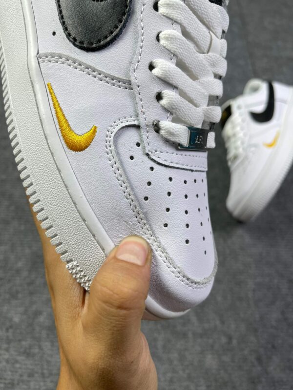 AF1 Trang Den chi vang