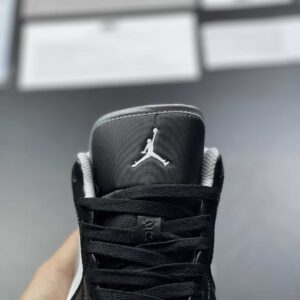 Jordan Trang Den Xam scaled 1