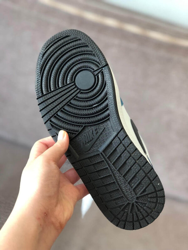 Jordan Xanh Bien Loang Rep 11