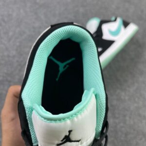 Jordan Xanh Ngoc co thap