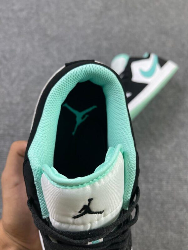 Jordan Xanh Ngoc co thap