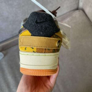 Nike Air Force 1 Travis Scott gia uu dai
