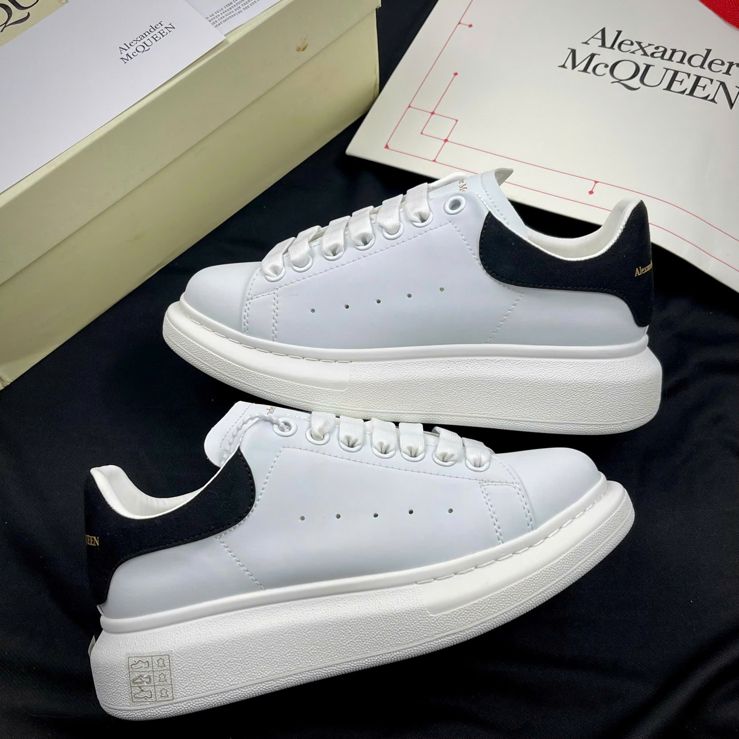 Alexander MCQ Gót Nỉ - Bản Chuẩn Dây Lụa