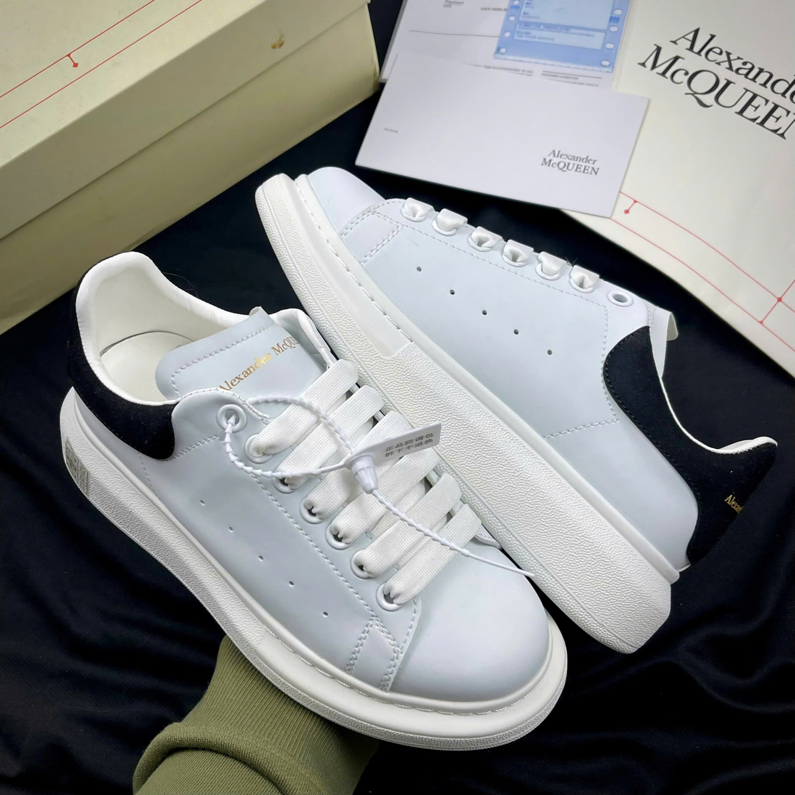 Alexander MCQ Gót Nỉ - Bản Chuẩn Dây Lụa - Hình ảnh 4