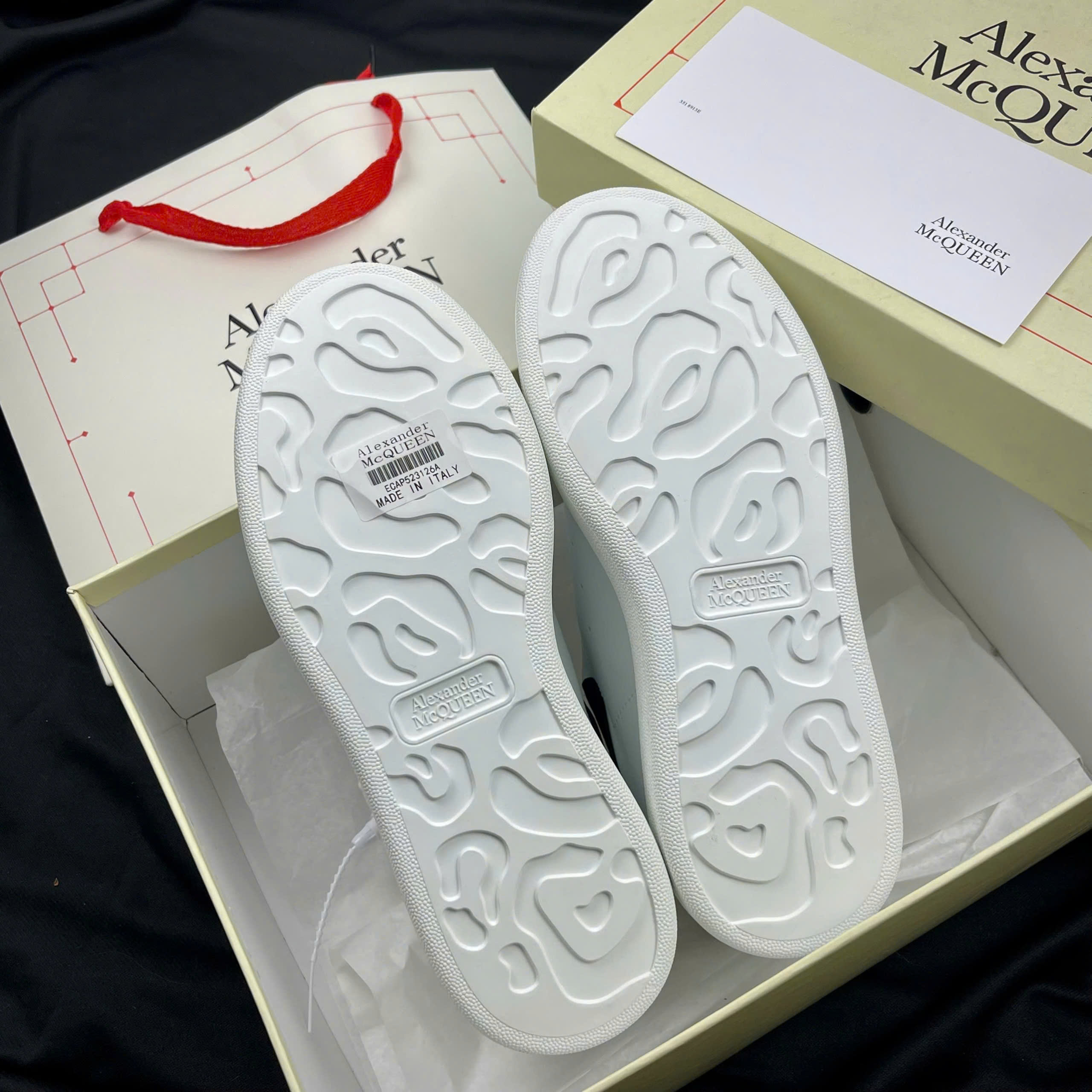 Alexander MCQ Gót Nỉ - Bản Chuẩn Dây Lụa - Hình ảnh 3