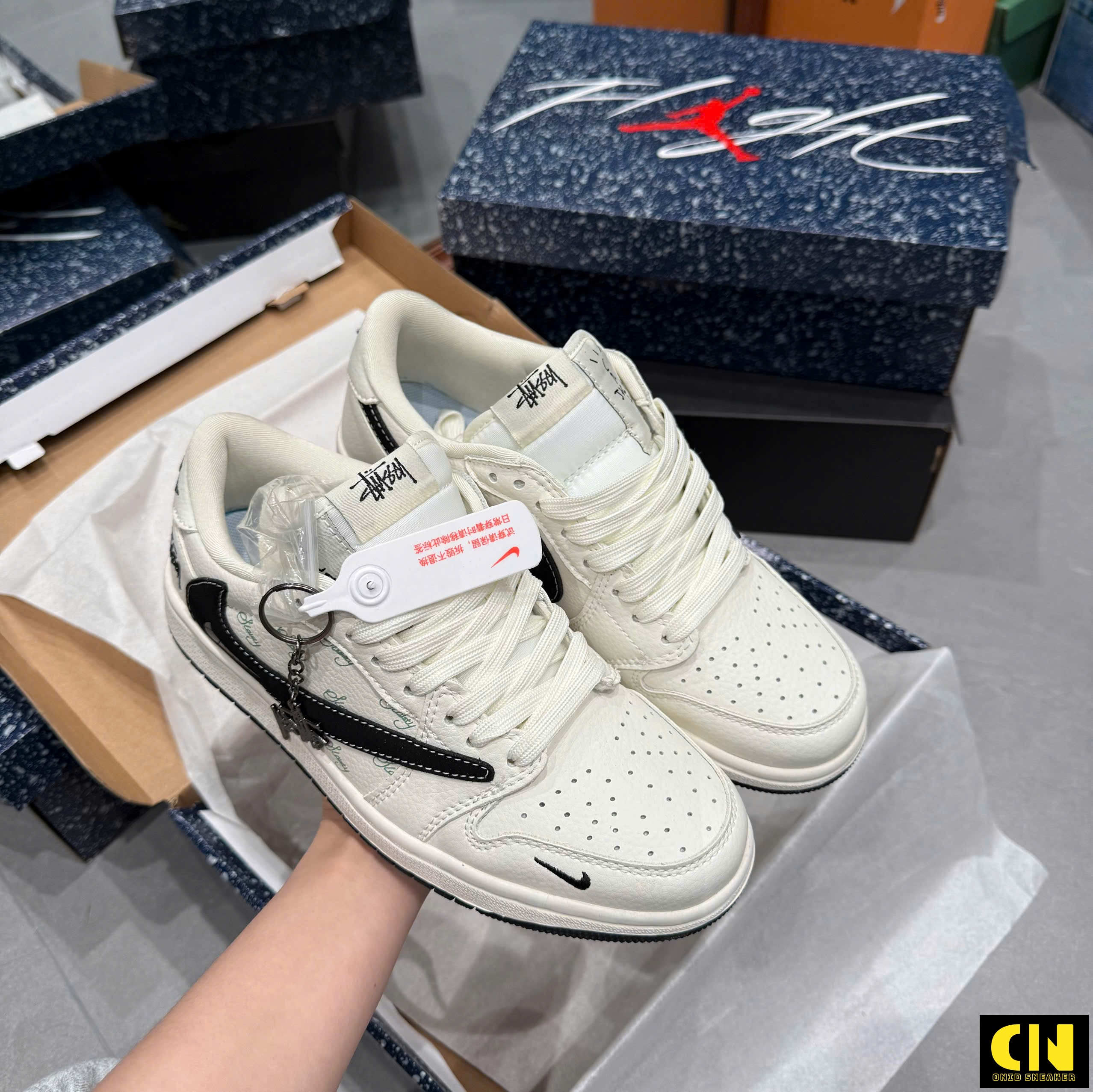 Giày Air Jordan 1 Low Travis Scott Stussy White Black Unisex Giày Air Jordan 1 Low Travis Scott Stussy White Black Unisex