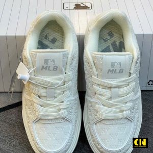 Giay Mlb Chunky Liner Dap Noi Logo Ny Trang Kem Giày MLB Chunky Liner Dập Nổi Logo NY Trắng Kem