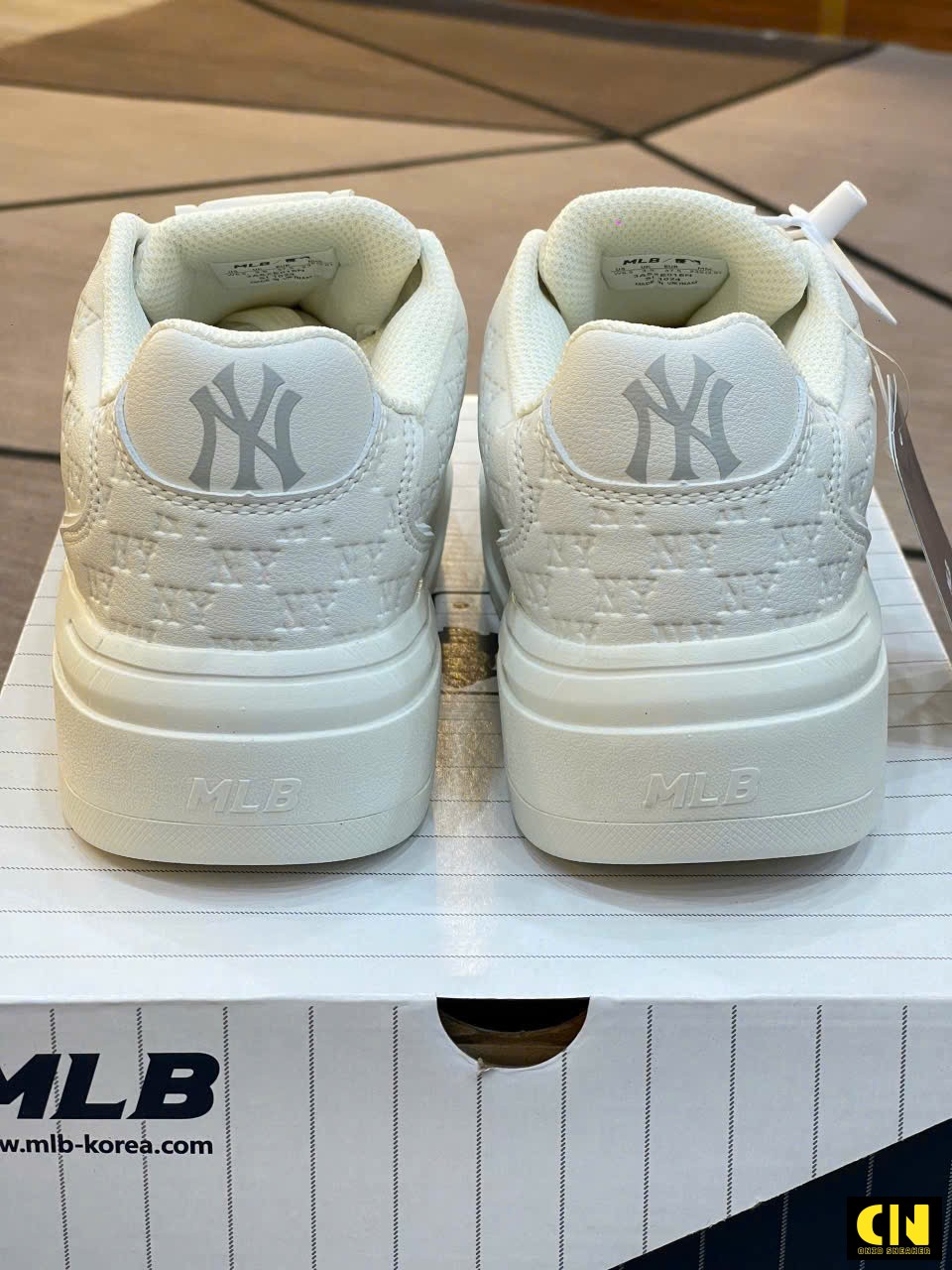 Giày Mlb Chunky Liner Dập Nổi Logo Ny Trắng Giày MLB Chunky Liner Dập Nổi Logo NY Trắng