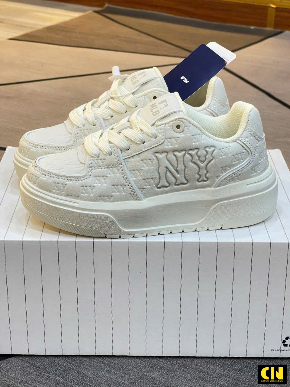 Giày Mlb Korea Chunky Liner Embo Mono Cooperstown New York Yankees White Giày MLB Korea Chunky Liner Embo Mono Cooperstown New York Yankees White