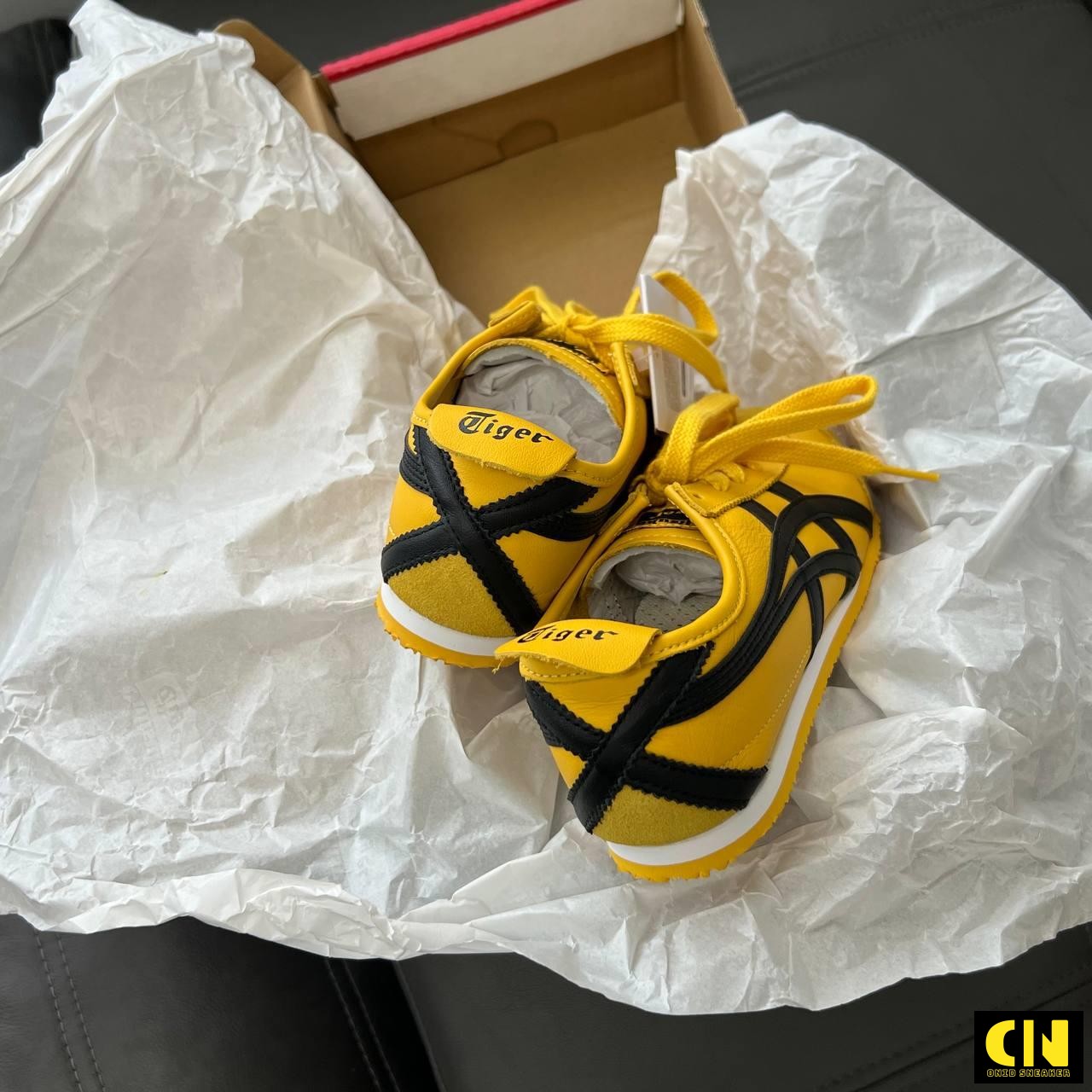 Giày Mexico 66 Yellow Black Original Design Giày Mexico 66 Yellow Black Original Design