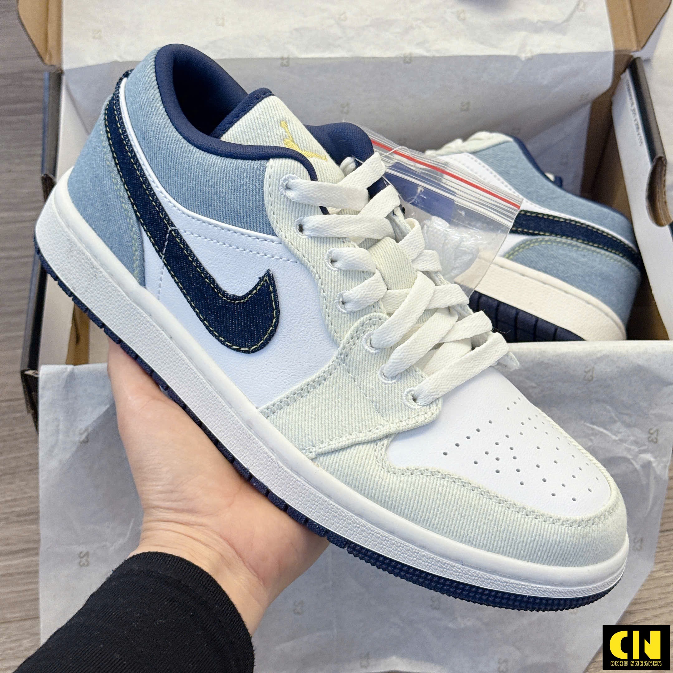 Giày Nike Air Jordan 1 Low Se Light Denim Trắng Xanh Giày Nike Air Jordan 1 Low SE Light Denim Trắng Xanh
