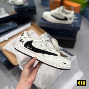 Giay Nike Air Jordan 1 Low Travis Scott X Stussy Swoosh Nguoc Giày Nike Air Jordan 1 Low Travis Scott x Stussy Swoosh Ngược
