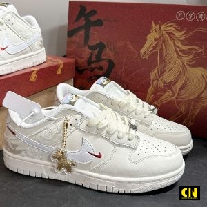 Giay Nike Dunk Low Pegasus Pack Hoa Tiet Theu Noi Giày Nike Dunk Low Pegasus Pack Họa Tiết Thêu Nổi