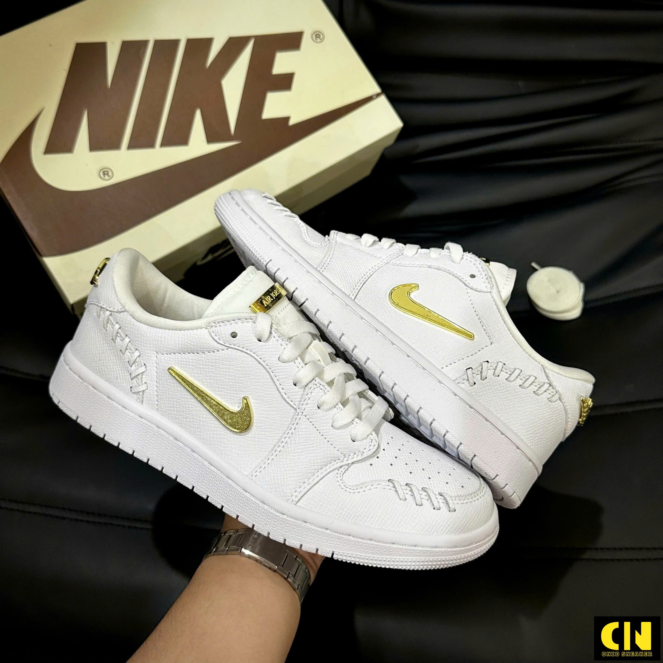 Giày Nike Jordan 1 Low Method Of Make Trắng Kem Logo Gold Giày Nike Jordan 1 Low Method Of Make Trắng Kem Logo Gold