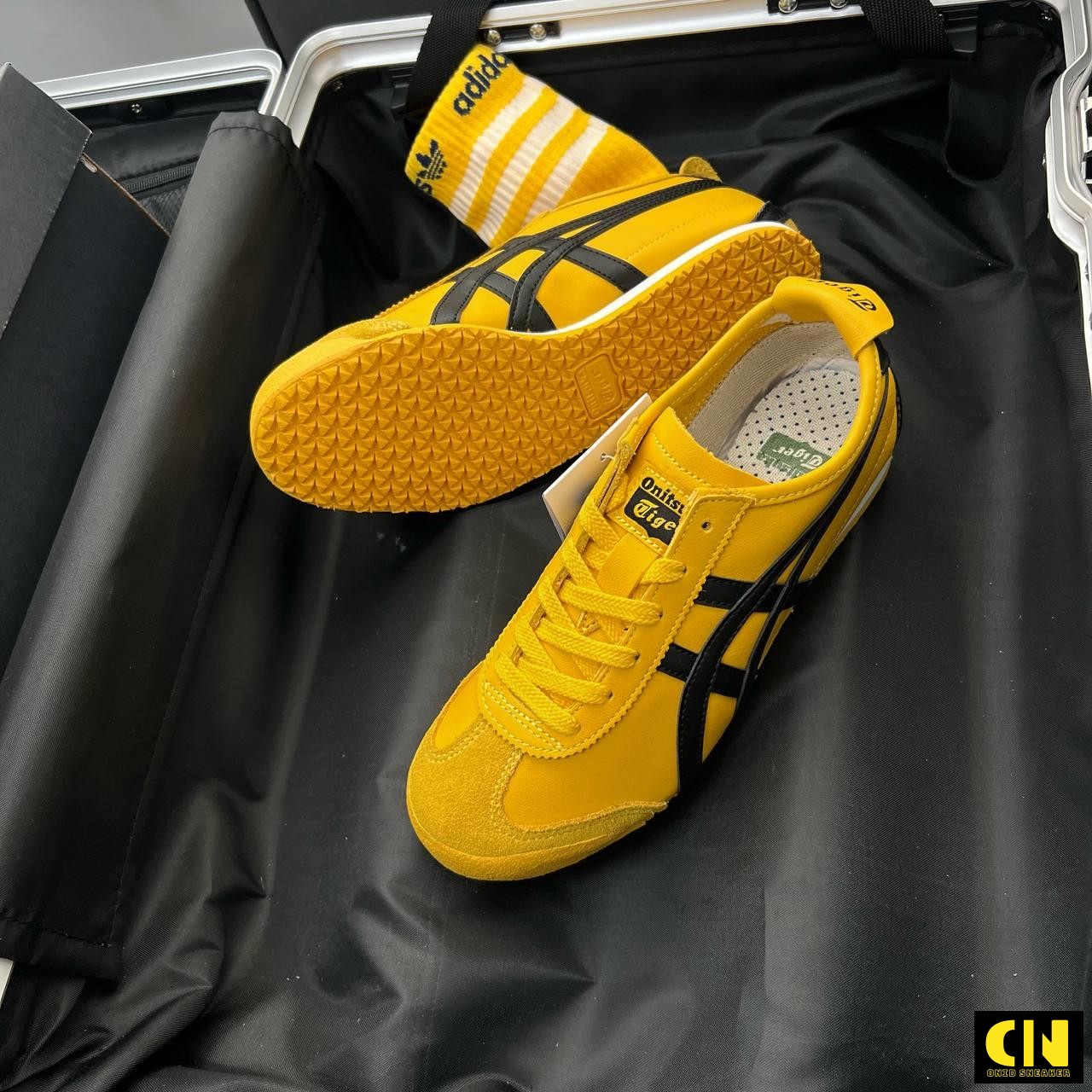 Giày Onitsuka Tiger Mexico 66 Phối Màu Đen Vàng Giày Onitsuka Tiger Mexico 66 Phối Màu Đen Vàng