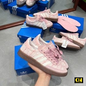 Giay Adidas Handball Spezial Mau Hong Phan De Nau Giày Adidas Handball Spezial Màu Hồng Phấn Đế Nâu