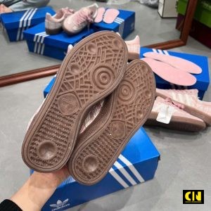 Giay Adidas Handball Spezial W Mau Hong Vai Tweed Trendy Giày Adidas Handball Spezial W Màu Hồng Vải Tweed Trendy