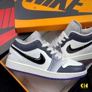 Giay Jordan 1 Low Se Punk Rock Trang Tim Full Box Giày Jordan 1 Low SE Punk Rock Trắng Tím Full Box