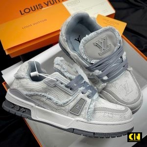 Giay Lv Trainer Trang Xam Denim Xu Giày LV Trainer Trắng Xám Denim Xù