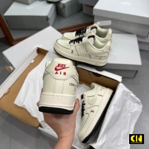 Giay Nike Air Force 1 Lv Trang Kem Den Got Do Giày Nike Air Force 1 LV Trắng Kem Đen Gót Đỏ