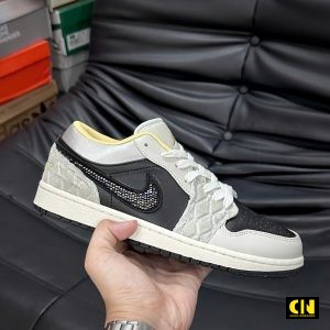 Giay Nike Air Jordan 1 Low Beaded Swoosh Trang Xam Nhung Giày Nike Air Jordan 1 Low Beaded Swoosh Trắng Xám Nhung