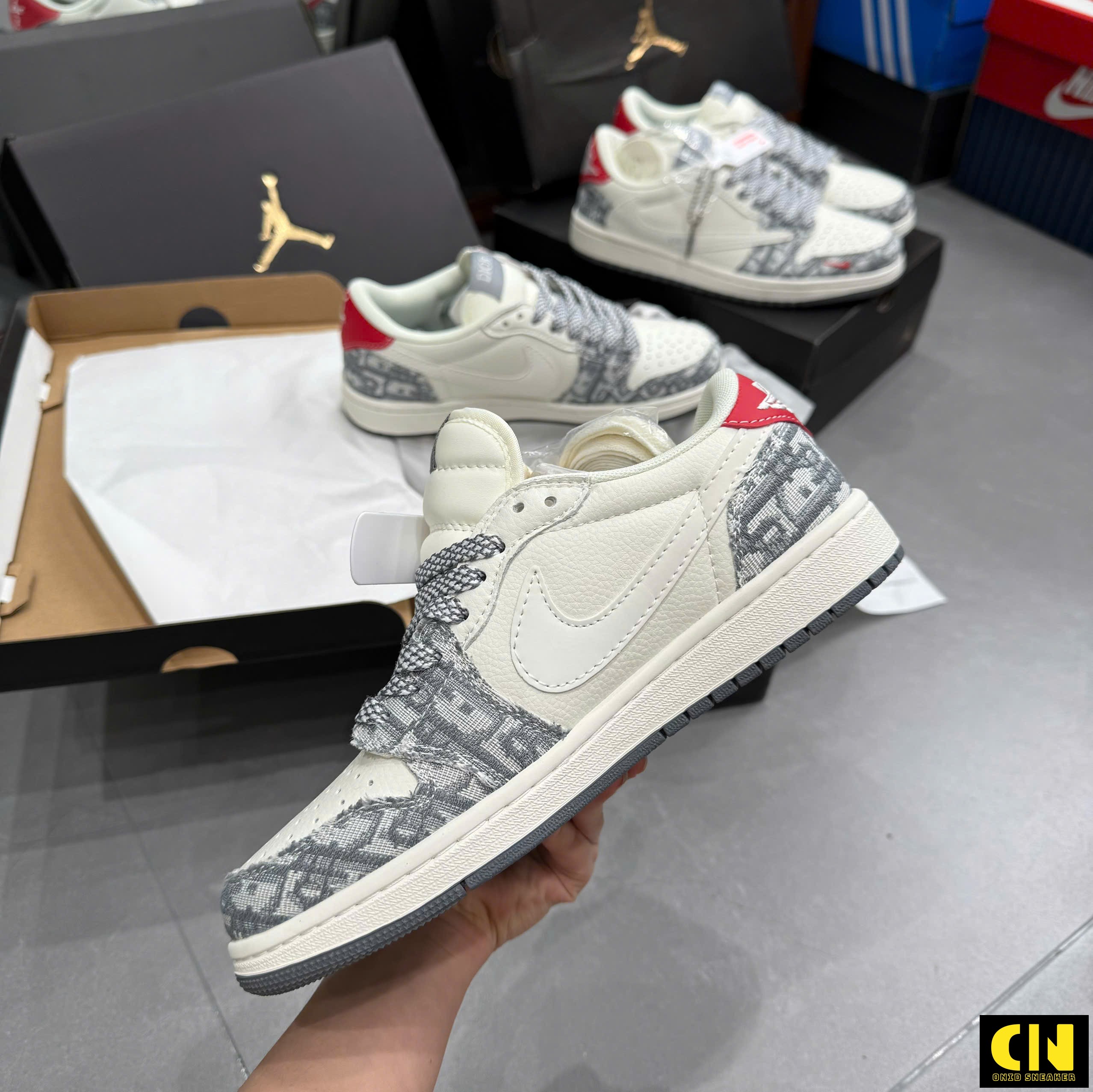 Giày Nike Jd1 Low Travis Scott Dior Xám Đỏ Giày Nike JD1 Low Travis Scott Dior Xám Đỏ