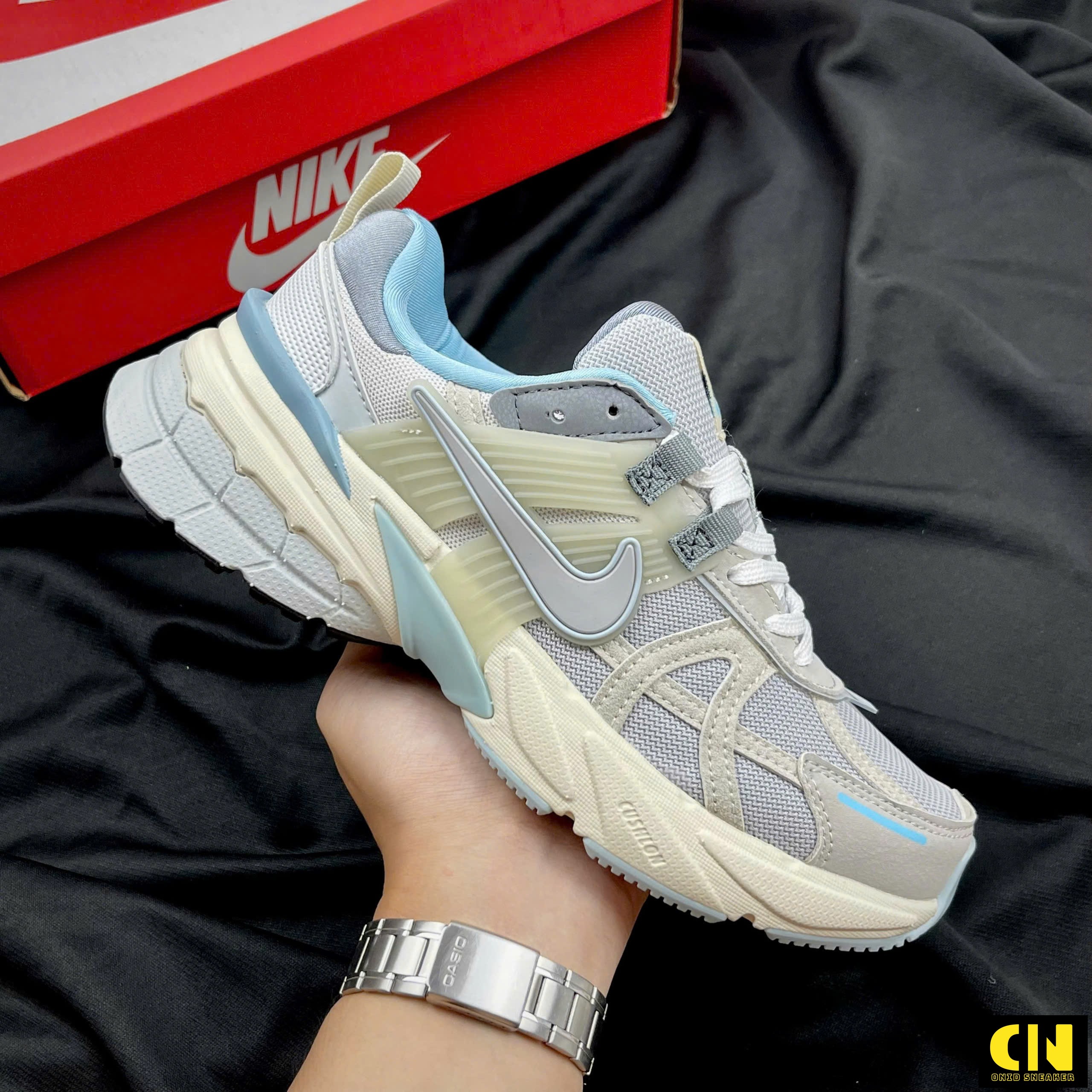 Giày Nike V2K Run Màu Xám Bạc Metallic Giày Nike V2K Run Màu Xám Bạc Metallic