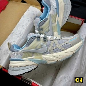 Giay Nike V2K Run Mau Xam Bac Platinum Tint Xanh Xam Giày Nike V2K Run Màu Xám Bạc Platinum Tint Xanh Xám