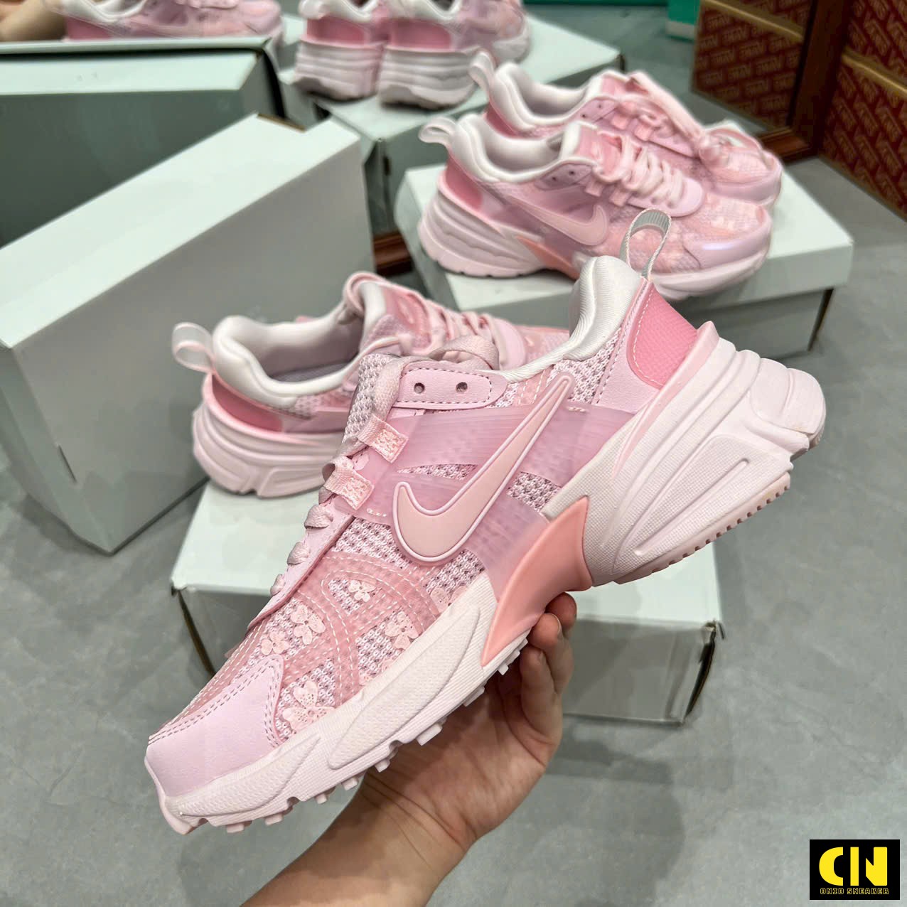 Giày Nike V2K Run Pink Foam Bản Đẹp Hồng Pastel Giày Nike V2K Run Pink Foam Bản Đẹp Hồng Pastel