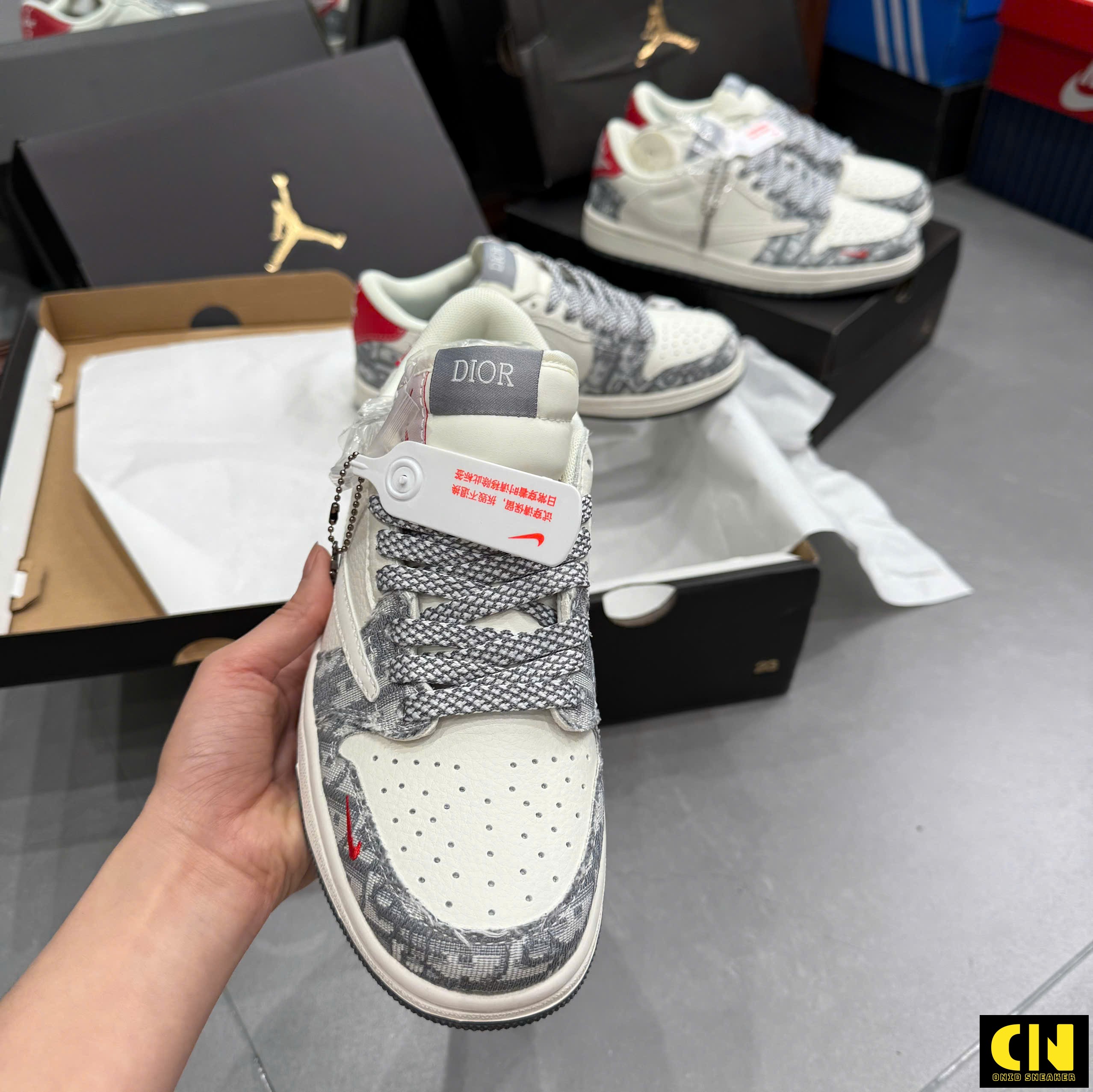 Giày Sneaker Jordan 1 Low Travis Scott Dior Grey Red Giày Sneaker Jordan 1 Low Travis Scott Dior Grey Red