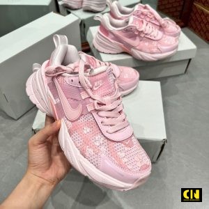 Giay Sneaker Nike V2K Run Mau Hong Nhat Giày Sneaker Nike V2K Run Màu Hồng Nhạt