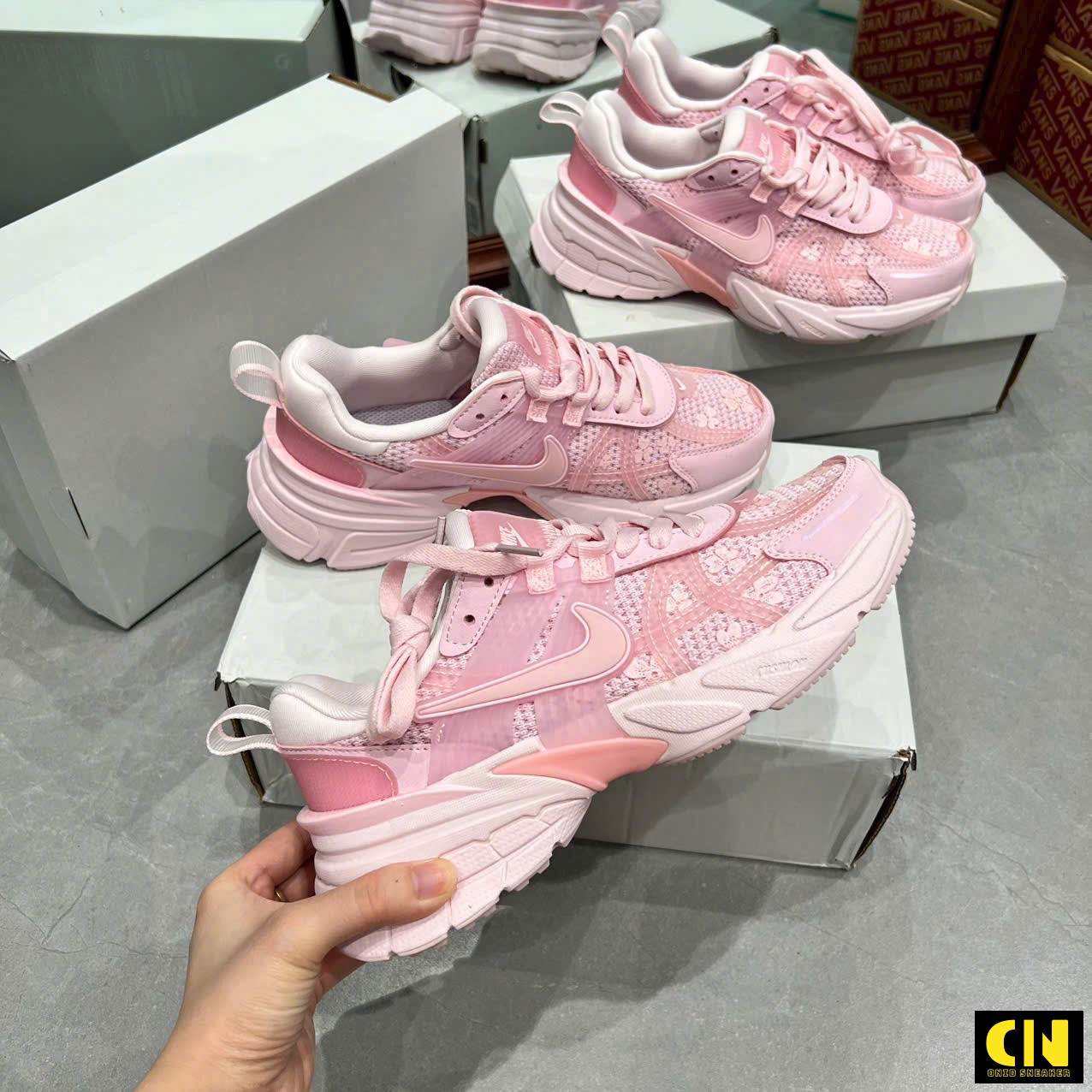 Giày Sneaker Nike V2K Run Pink Foam Giày Sneaker Nike V2K Run Pink Foam