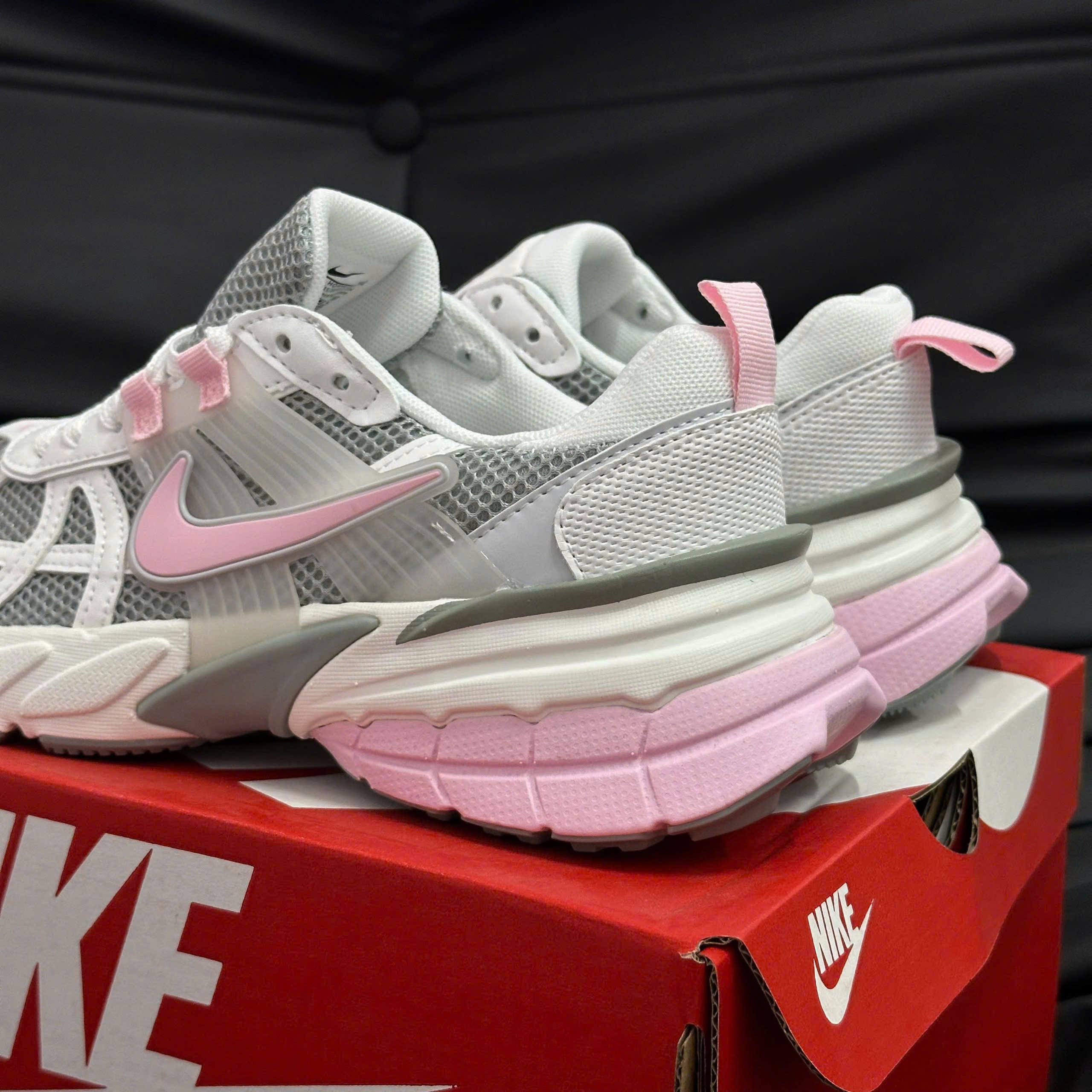 Giày Sneaker Nike V2K Run Pink Silver Hồng Xám Bạc Giày Sneaker Nike V2K Run Pink Silver Hồng Xám Bạc