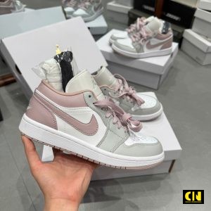 Giay The Thao Nike Air Jordan 1 Low Particle Rose Xam Hong Trang Giày Thể Thao Nike Air Jordan 1 Low Particle Rose Xám