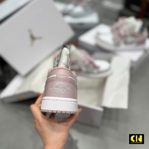 Giay The Thao Nike Jordan 1 Low Ban De Bang Hong Ruoc Giày Thể Thao Nike Jordan 1 Low Bản Đế Bằng Hồng Ruốc