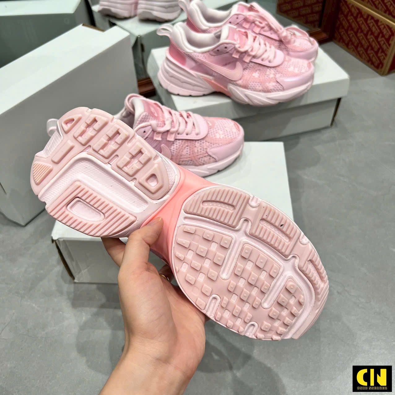 Giày Thể Thao Nike V2K Run Pink Foam Hồng Giày Thể Thao Nike V2K Run Pink Foam Hồng