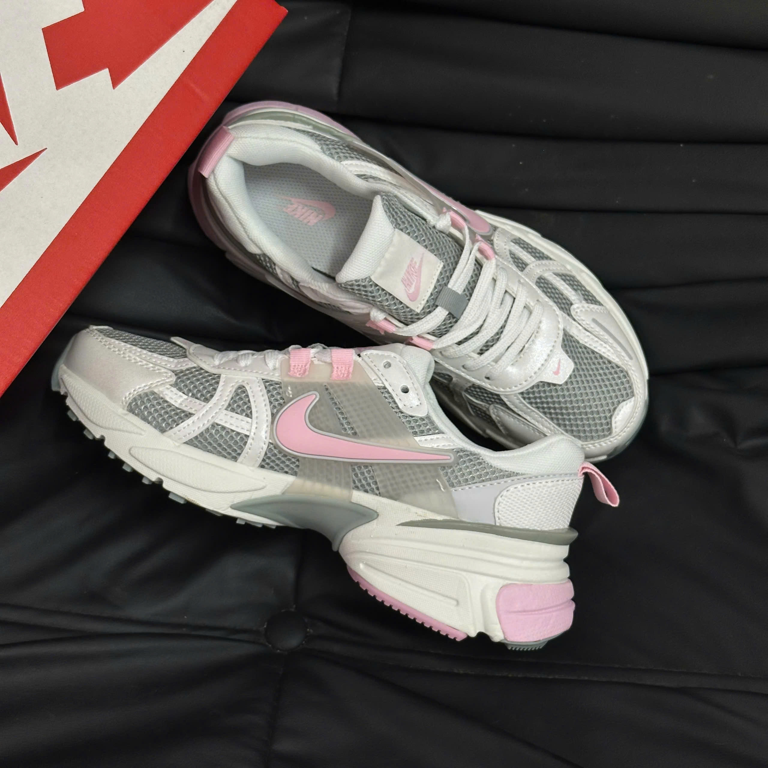 Giày Thể Thao Nike V2K Run Platinum Tint Pink Giày Thể Thao Nike V2K Run Platinum Tint Pink