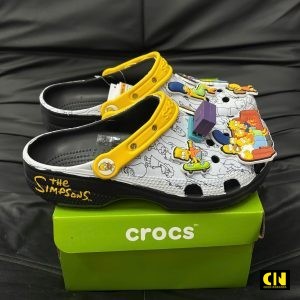 Dep Crocs Classic Clog The Simpsons Xam Vang Den Dép Crocs Classic Clog The Simpsons Xám Vàng Đen
