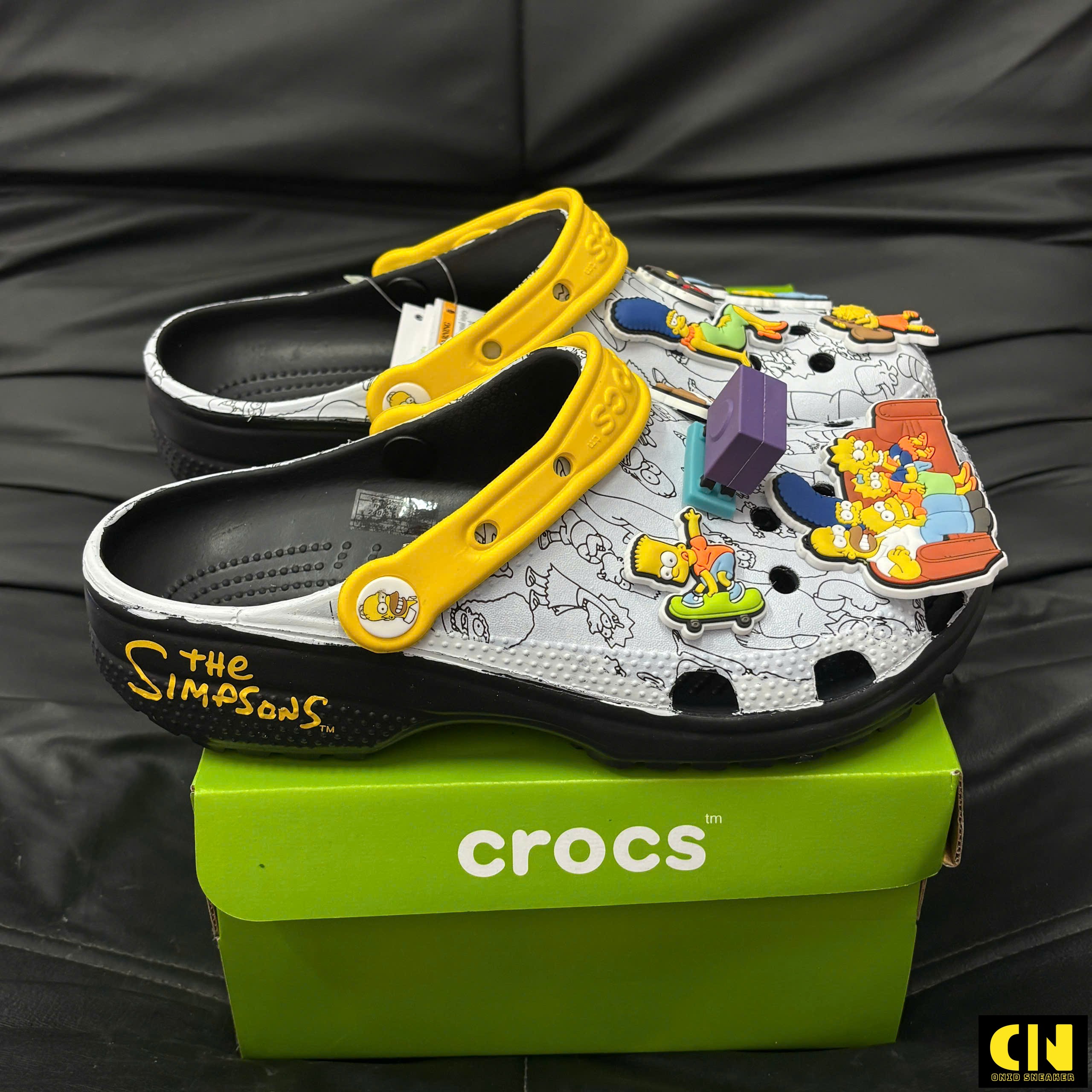 Dép Crocs Classic Clog The Simpsons Xám Vàng Đen Dép Crocs Classic Clog The Simpsons Xám Vàng Đen