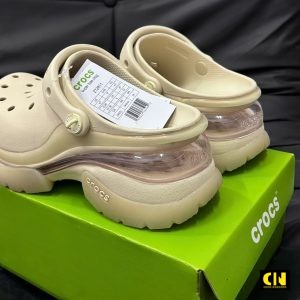 Dep Crocs Super Bae Mau Trang Kem De Cao Dép Crocs Super Bae Màu Trắng Kem Đế Cao