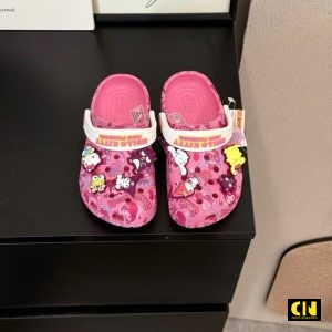 Dep Suc Crocs Classic Hello Kitty Pink White Dép Sục Crocs Classic Hello Kitty Pink White