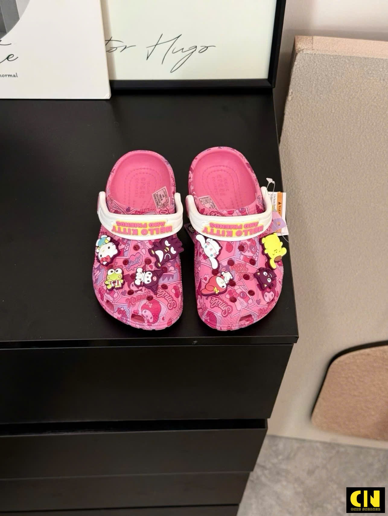 Dép Sục Crocs Classic Hello Kitty Pink White Dép Sục Crocs Classic Hello Kitty Pink White