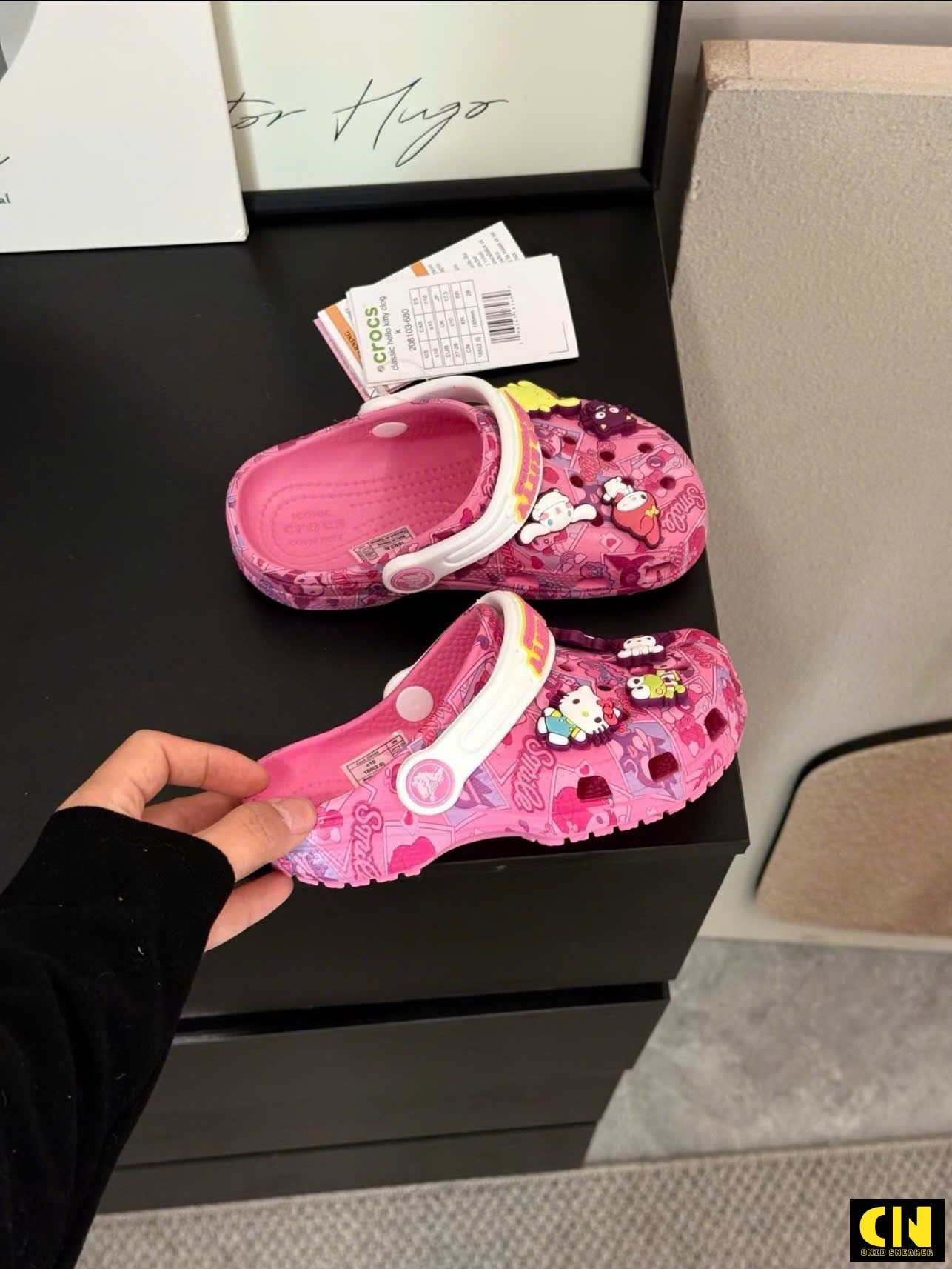 Dép Sục Crocs Classic Hello Kitty Dép Sục Crocs Classic Hello Kitty