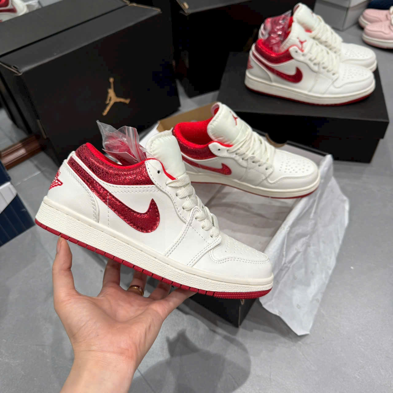 Giày Jordan 1 Low Màu Đỏ Ánh Kim Giày Jordan 1 Low Màu Đỏ Ánh Kim