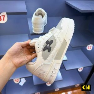 Giay Lv Trainer Hoa Tiet Bong Hoa Monogram Giày LV Trainer Họa Tiết Bông Hoa Monogram