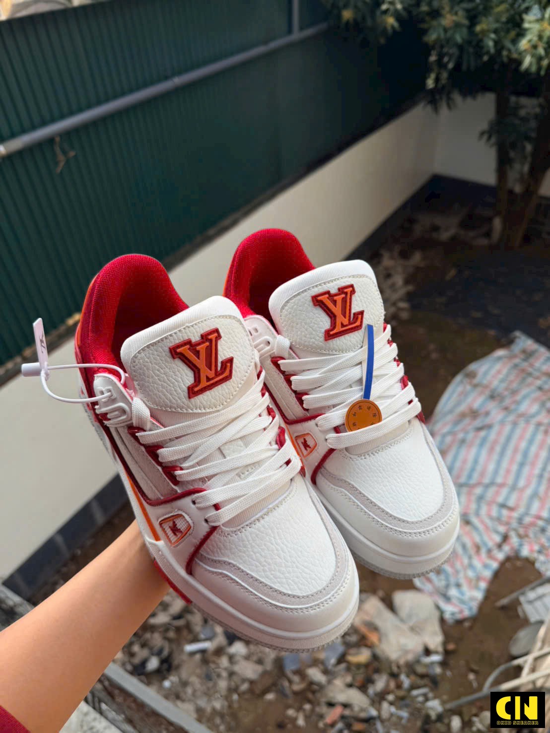 Giày Lv Trainer Màu Trắng Đỏ Bản Mới Giày LV Trainer Màu Trắng Đỏ Bản Mới