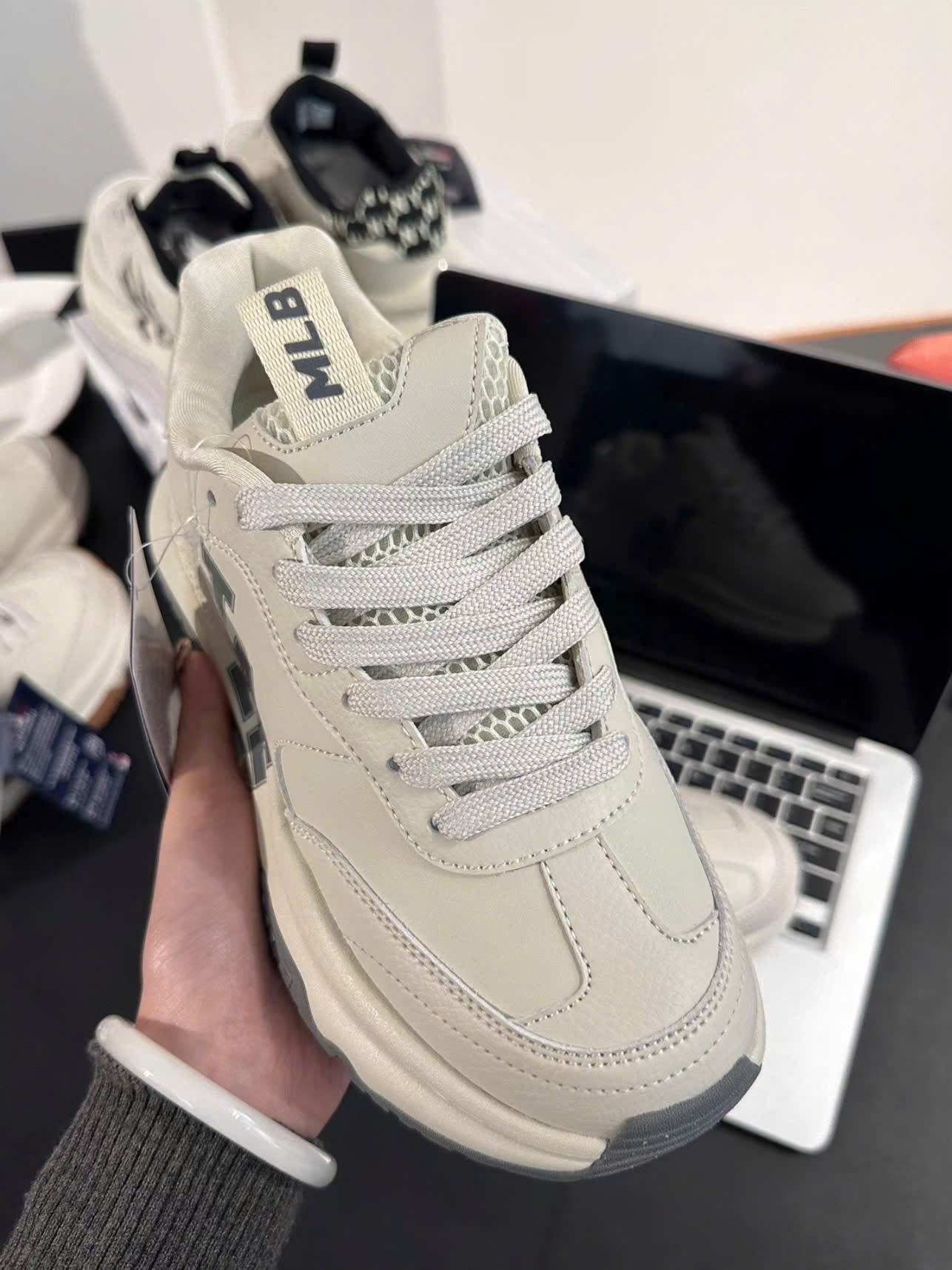 Giày Mlb Korea Chunky Runner Basic La Dodgers Ivory Kem Xám Giày MLB Korea Chunky Runner Basic LA Dodgers Ivory Kem Xám