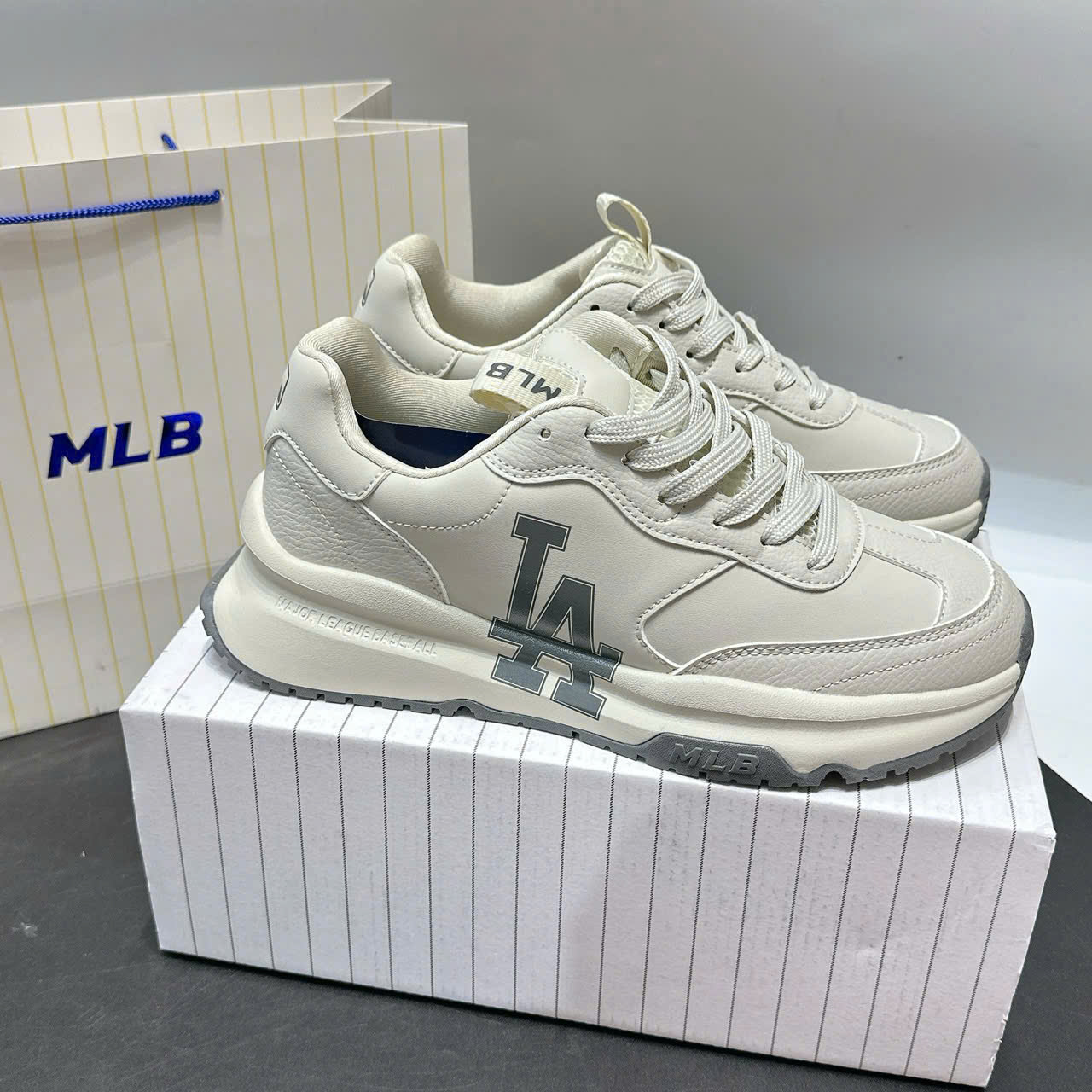 Giày Mlb Korea Chunky Runner Basic La Dodgers Ivory Giày MLB Korea Chunky Runner Basic LA Dodgers Ivory