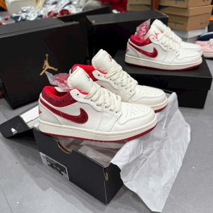 Giay Nike Air Jordan 1 Low Metallic Red Swoosh Giày Nike Air Jordan 1 Low Metallic Red Swoosh