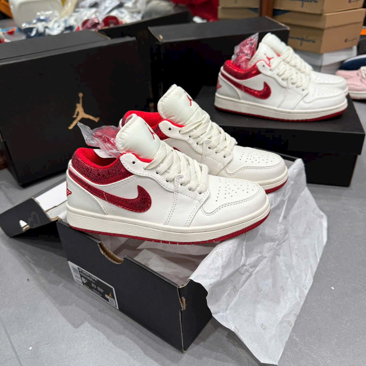 Giày Nike Air Jordan 1 Low Metallic Red Swoosh Giày Nike Air Jordan 1 Low Metallic Red Swoosh